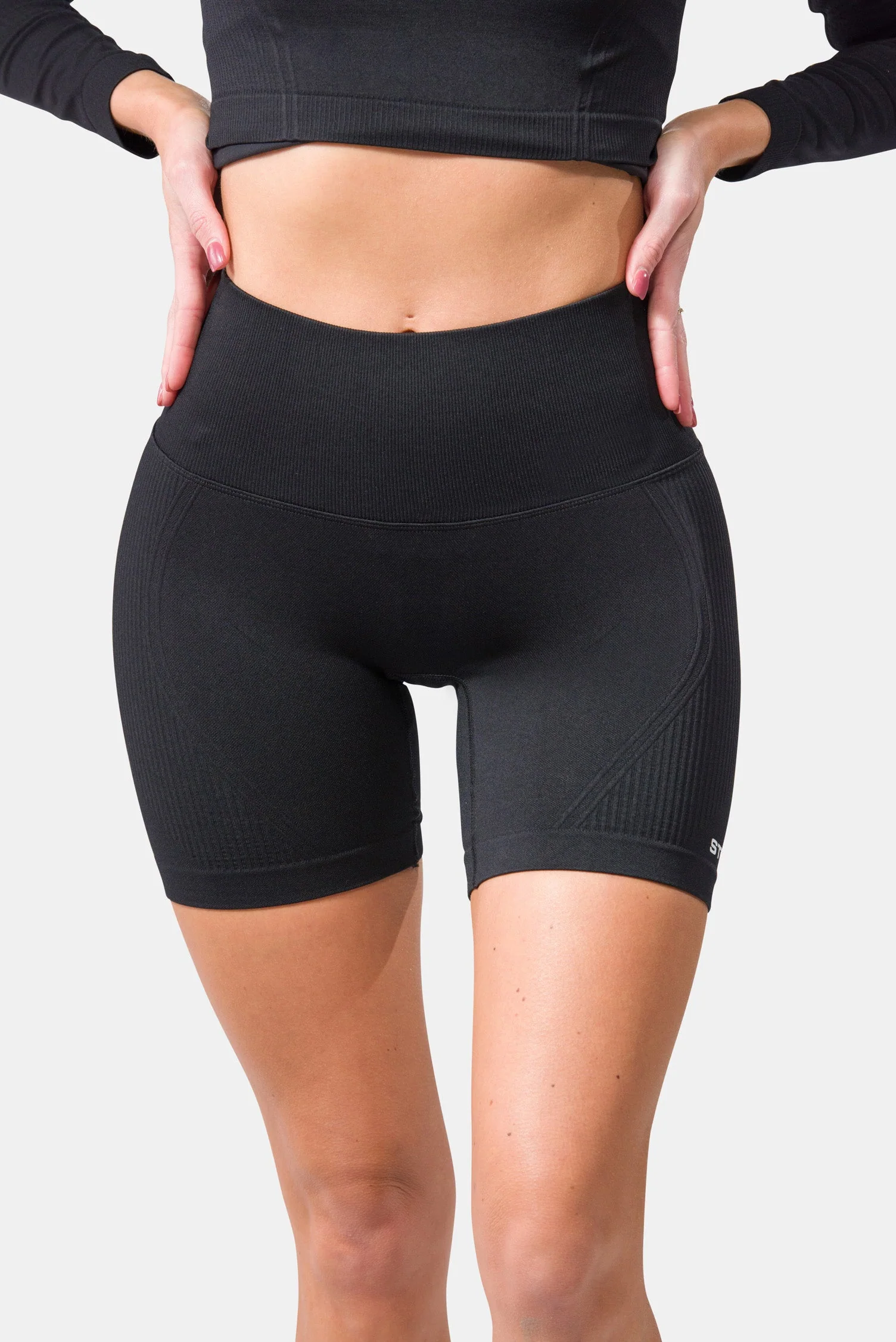 Allure Seamless Bike Shorts - Image 5